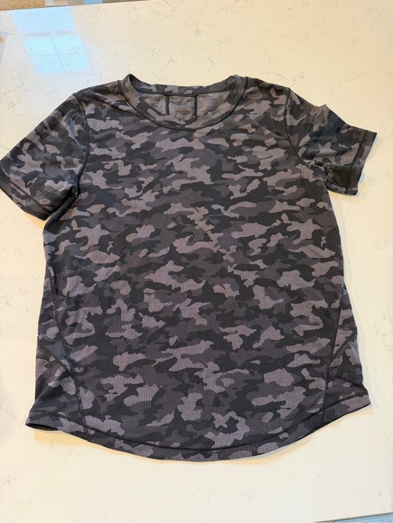 lululemon athletica Tops - Lululemon Gray & Black Camo Short Sleeve Tee